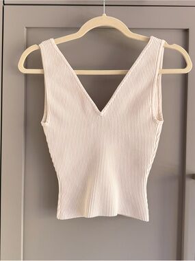 Babaton Cream Ribbed V-Neck Tank Top